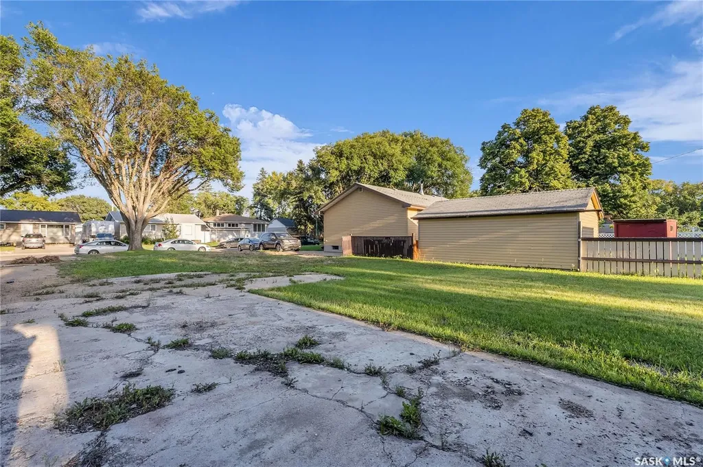 1713 D Avenue N Saskatoon SK S7L 1N7