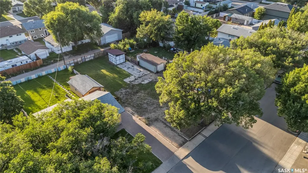 1713 D Avenue N Saskatoon SK S7L 1N7
