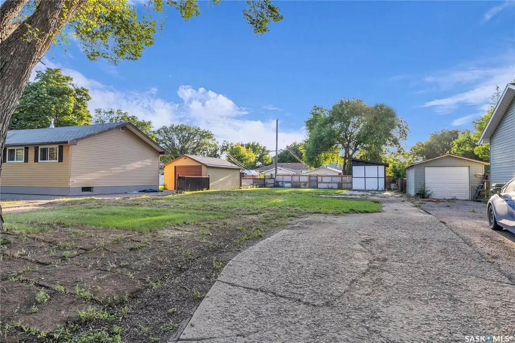 1713 D Avenue N Saskatoon SK S7L 1N7