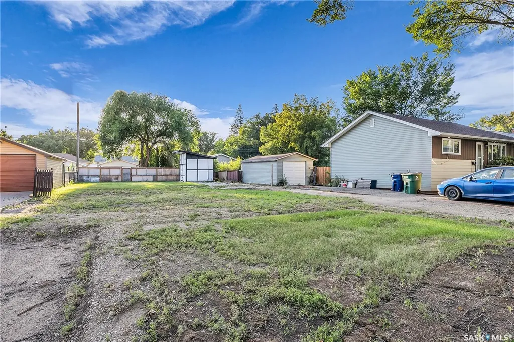 1713 D Avenue N Saskatoon SK S7L 1N7