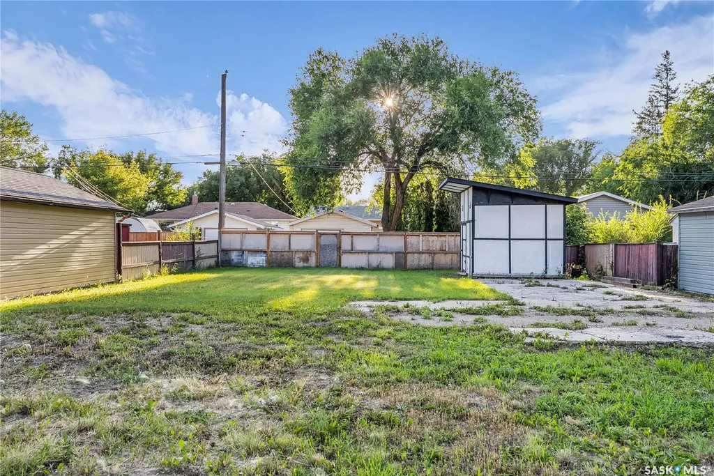 1713 D Avenue N Saskatoon SK S7L 1N7