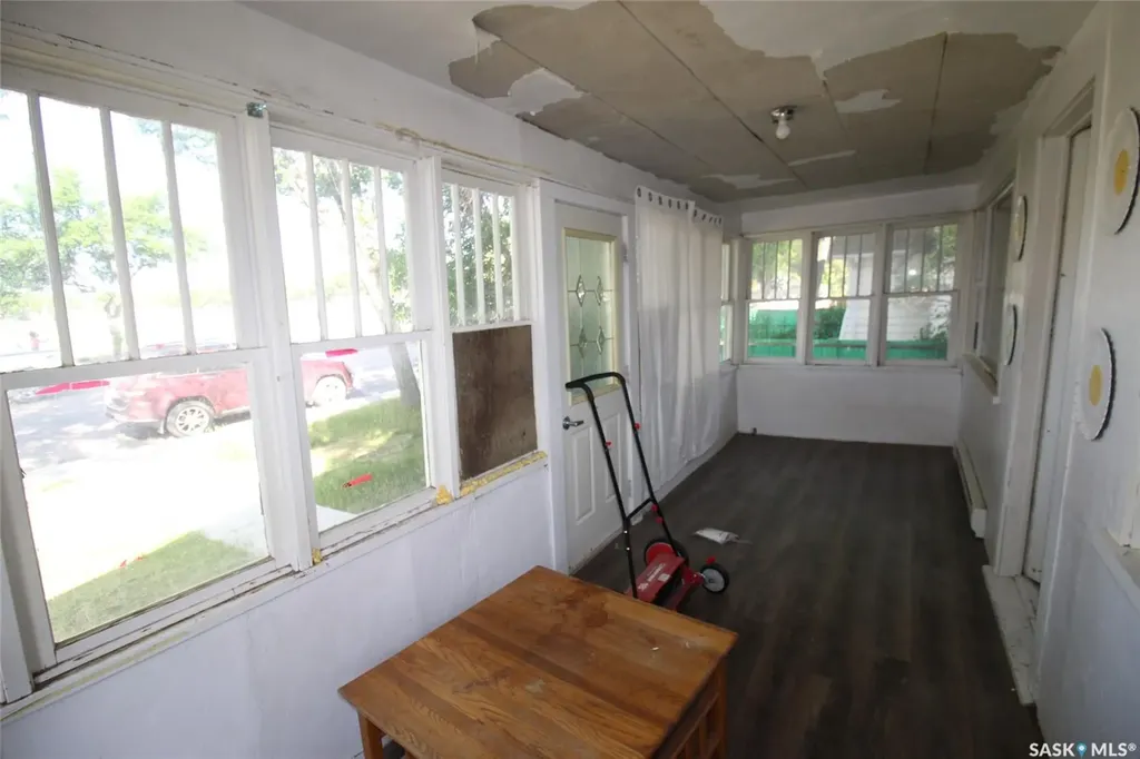 564 1st Street W Shaunavon SK S0N 2M0