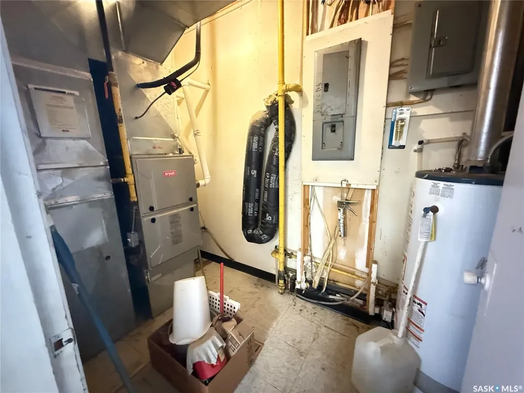 303 1st Avenue E Gravelbourg SK S0H 1X0