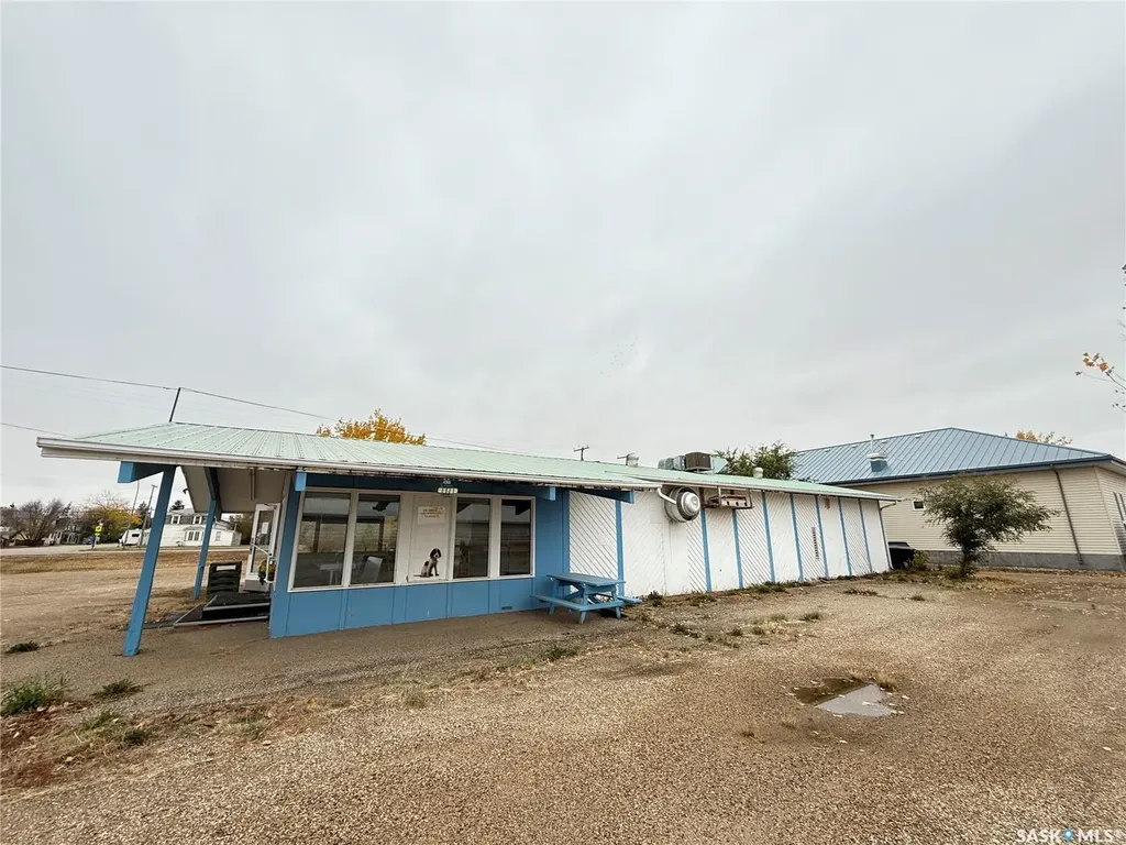 303 1st Avenue E Gravelbourg SK S0H 1X0