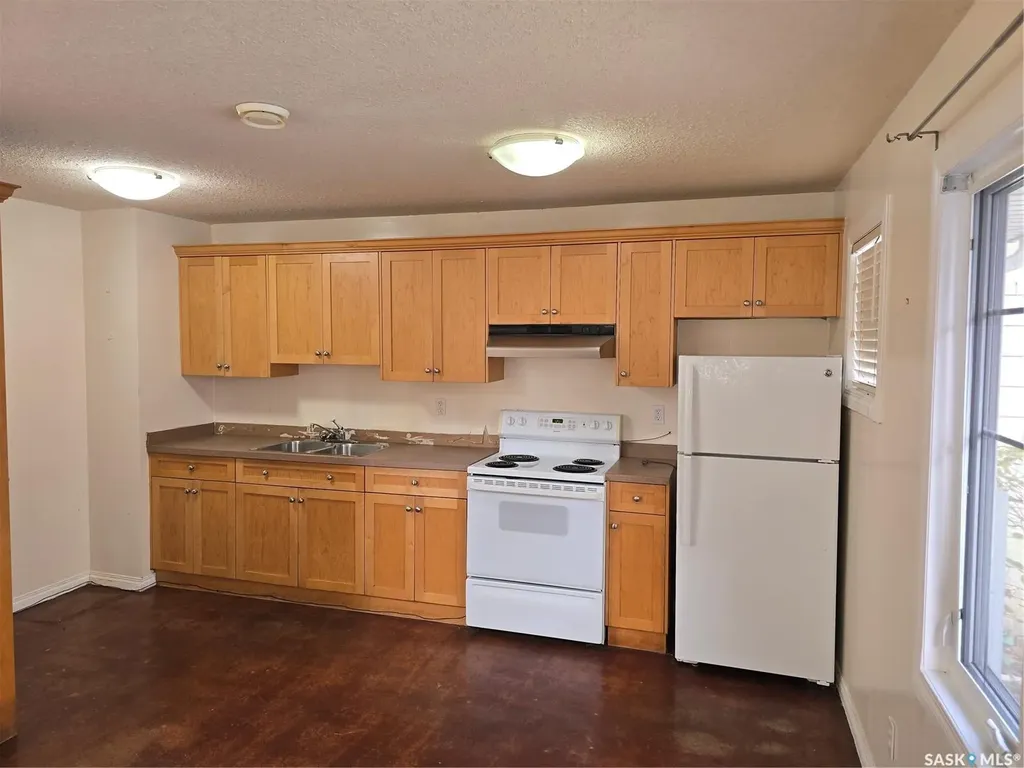 924 Montague Street Regina SK S4T 3H3