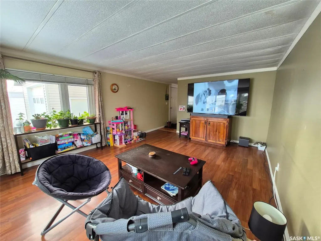 129 17th Street NE Weyburn SK S4H 2N3