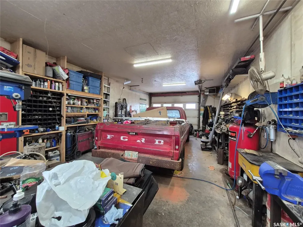129 17th Street NE Weyburn SK S4H 2N3