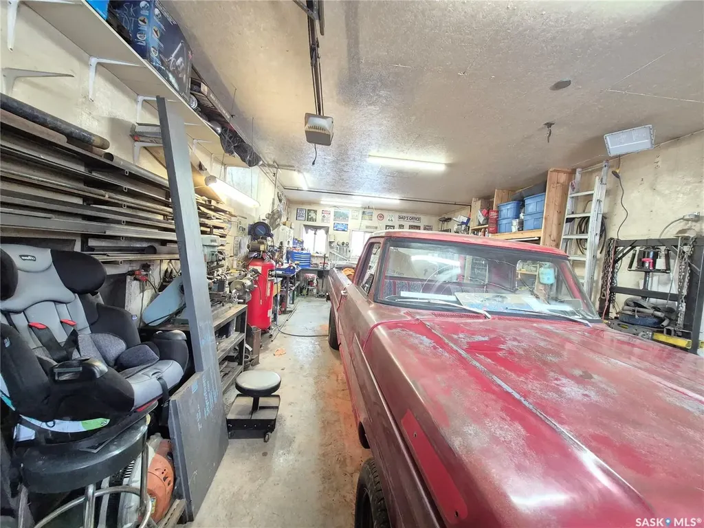 129 17th Street NE Weyburn SK S4H 2N3