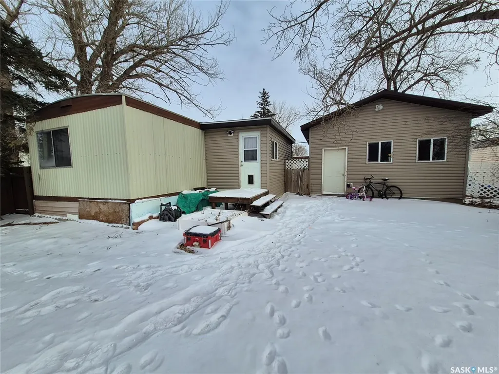 129 17th Street NE Weyburn SK S4H 2N3