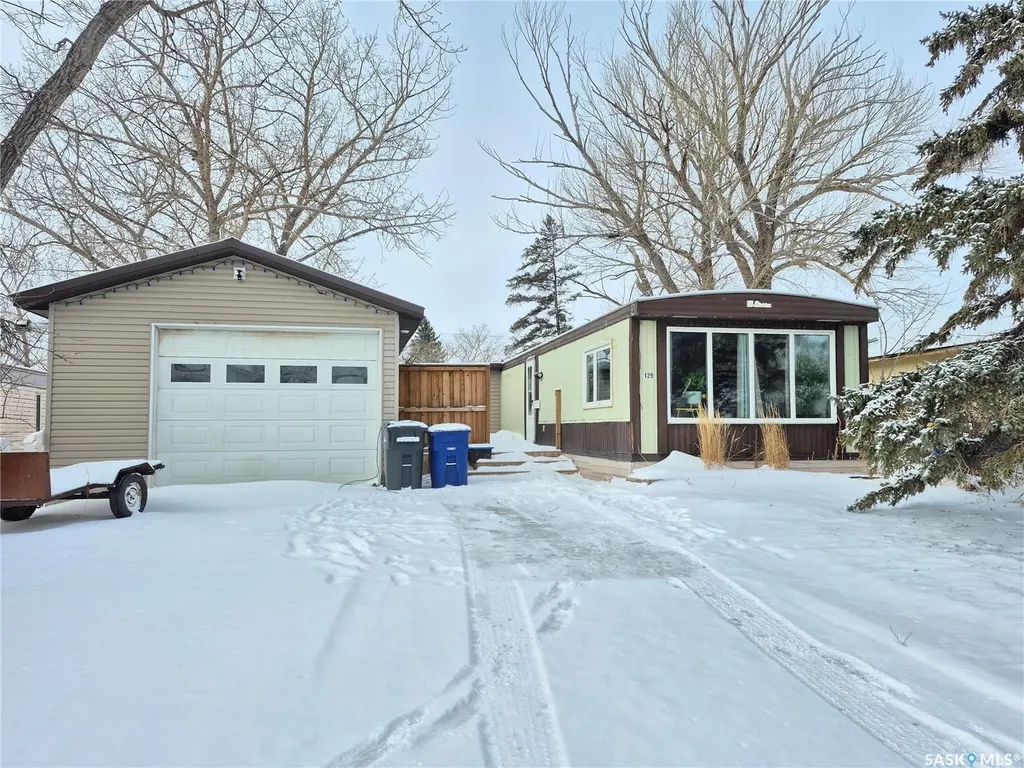 129 17th Street NE Weyburn SK S4H 2N3