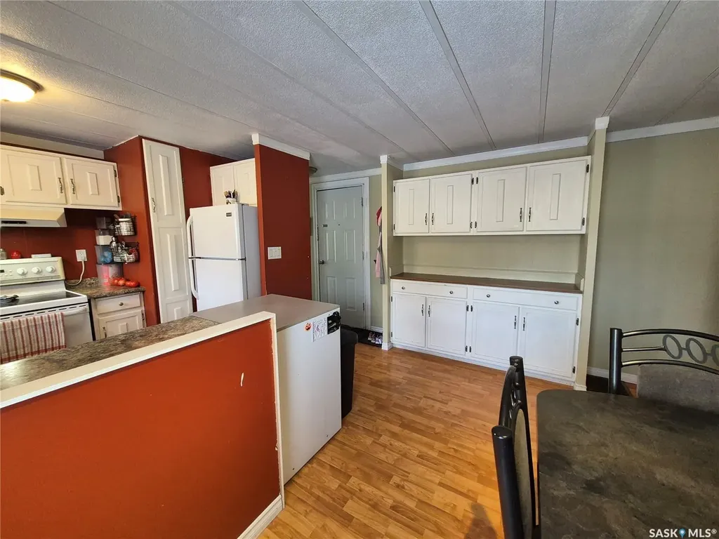 129 17th Street NE Weyburn SK S4H 2N3