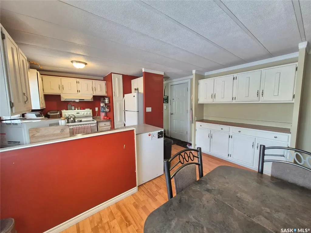 129 17th Street NE Weyburn SK S4H 2N3