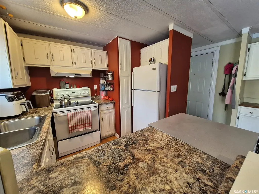 129 17th Street NE Weyburn SK S4H 2N3