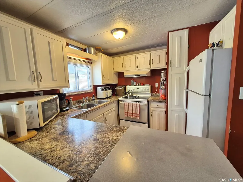 129 17th Street NE Weyburn SK S4H 2N3