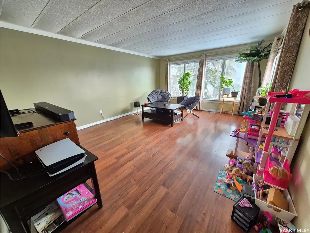 129 17th Street NE Weyburn SK S4H 2N3