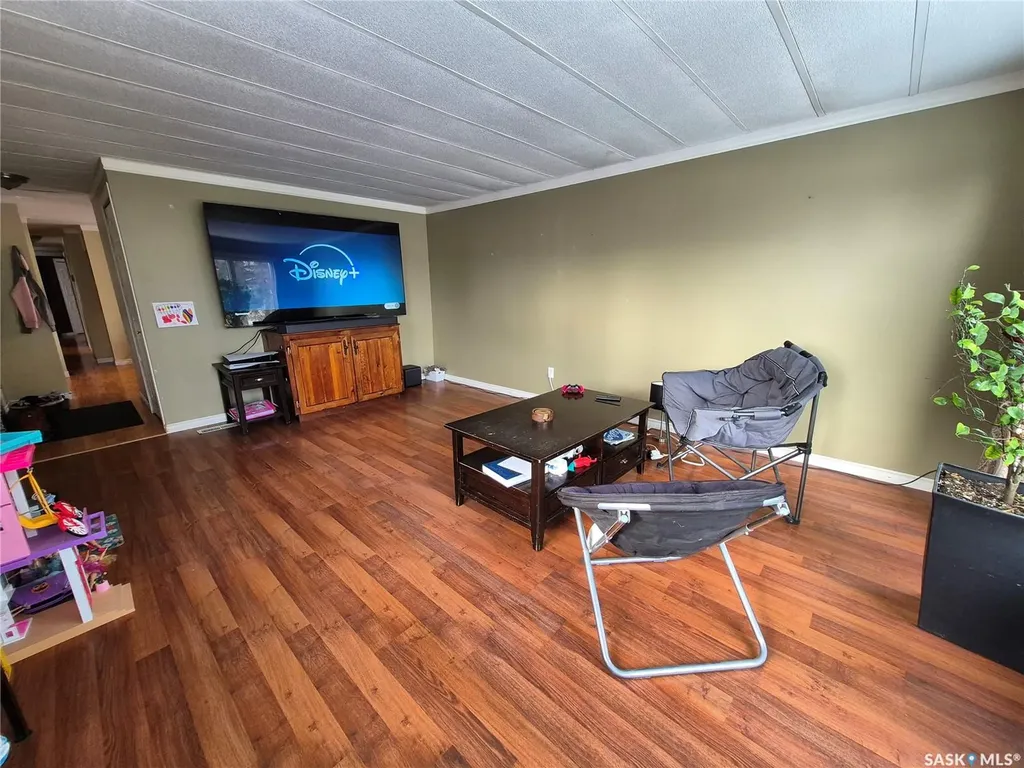 129 17th Street NE Weyburn SK S4H 2N3