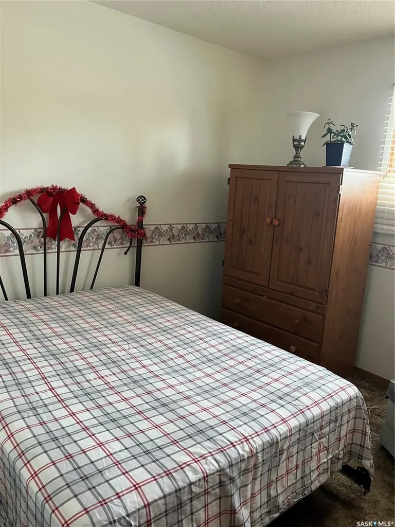 402 3rd Street NW Ituna SK S0A 1N0