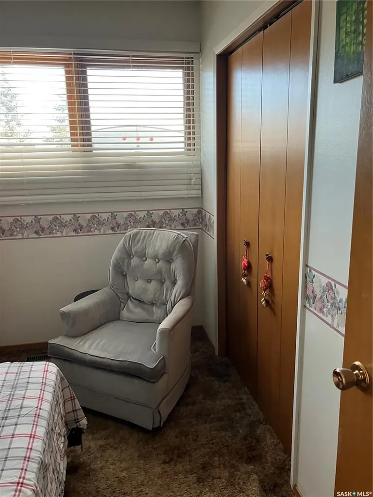 402 3rd Street NW Ituna SK S0A 1N0