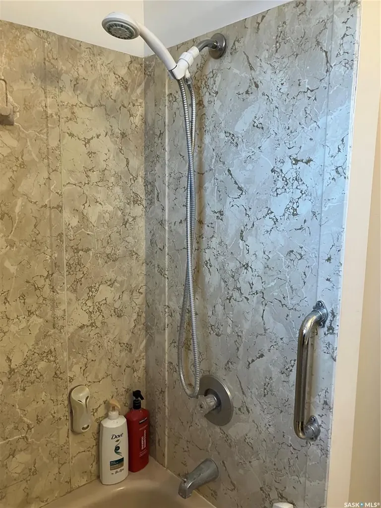 402 3rd Street NW Ituna SK S0A 1N0