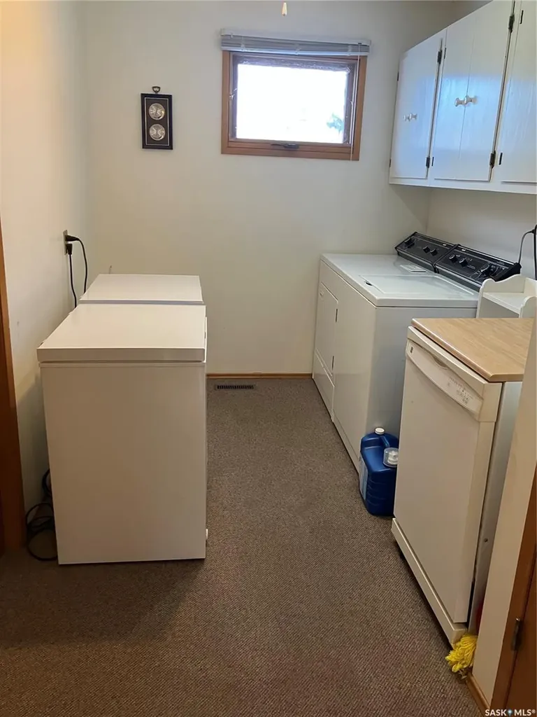 402 3rd Street NW Ituna SK S0A 1N0