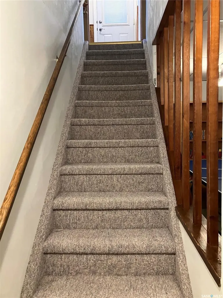 402 3rd Street NW Ituna SK S0A 1N0