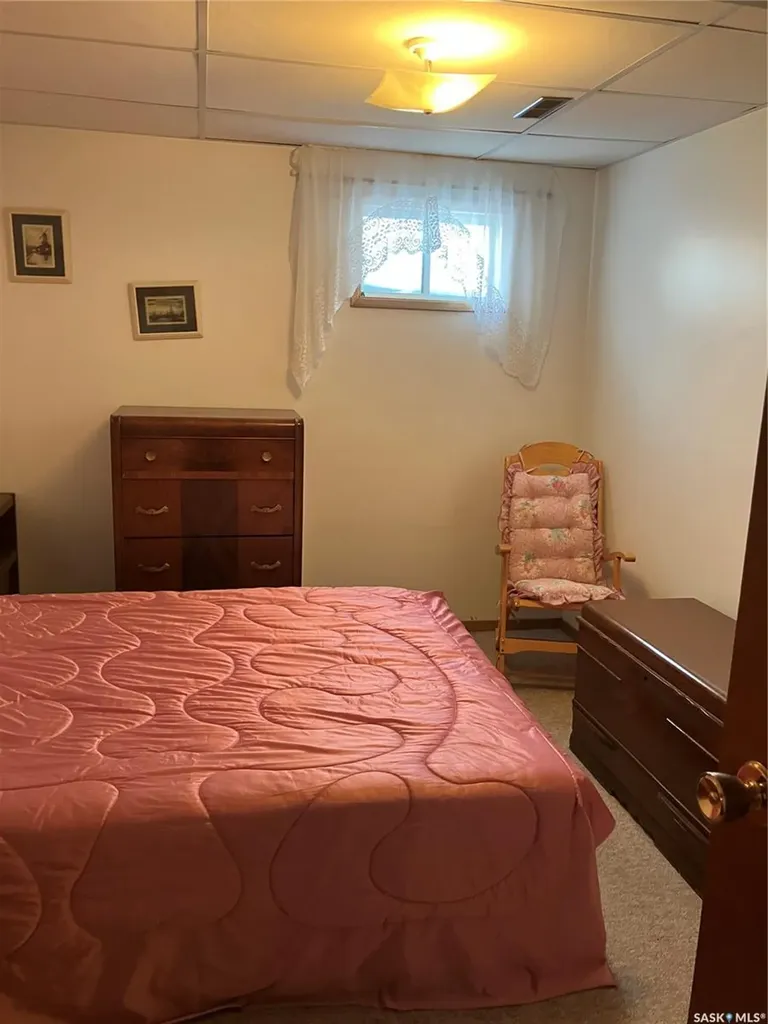 402 3rd Street NW Ituna SK S0A 1N0