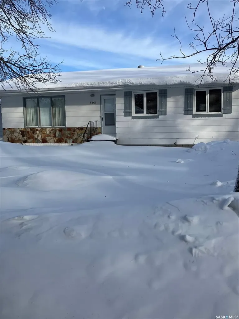 402 3rd Street NW Ituna SK S0A 1N0