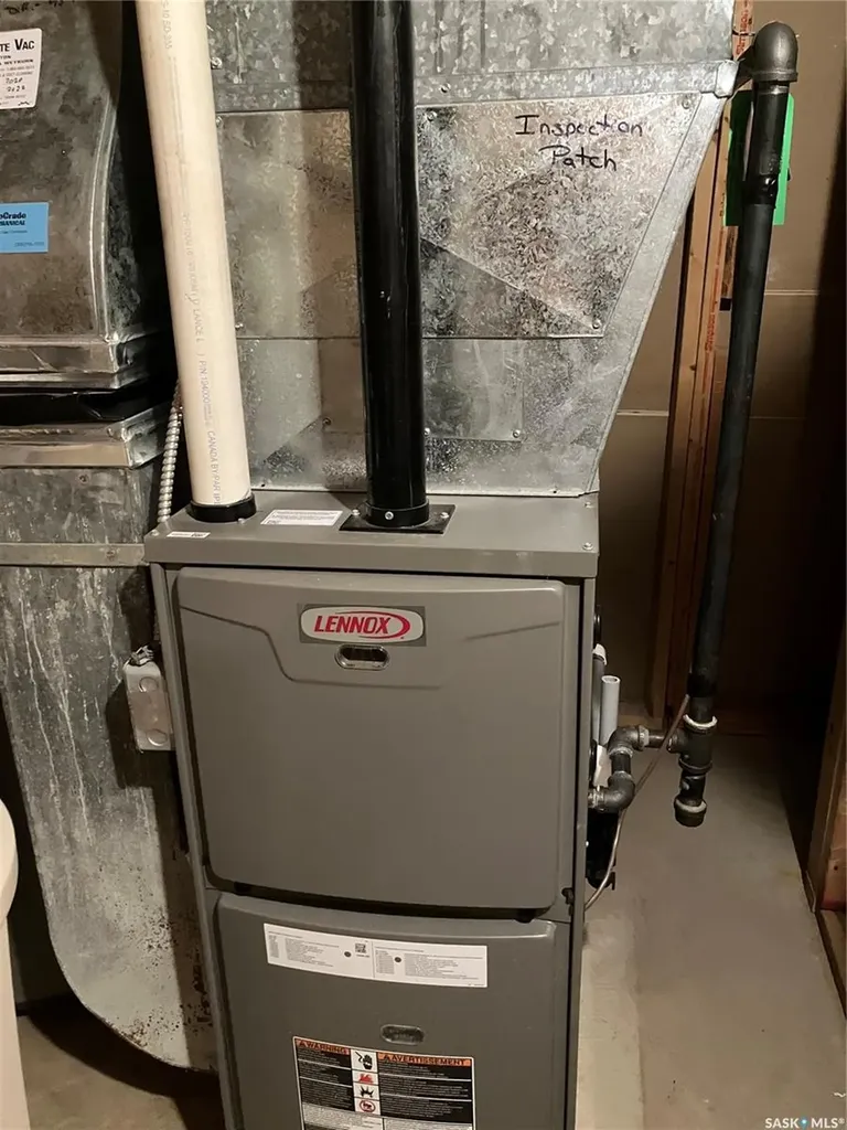 402 3rd Street NW Ituna SK S0A 1N0