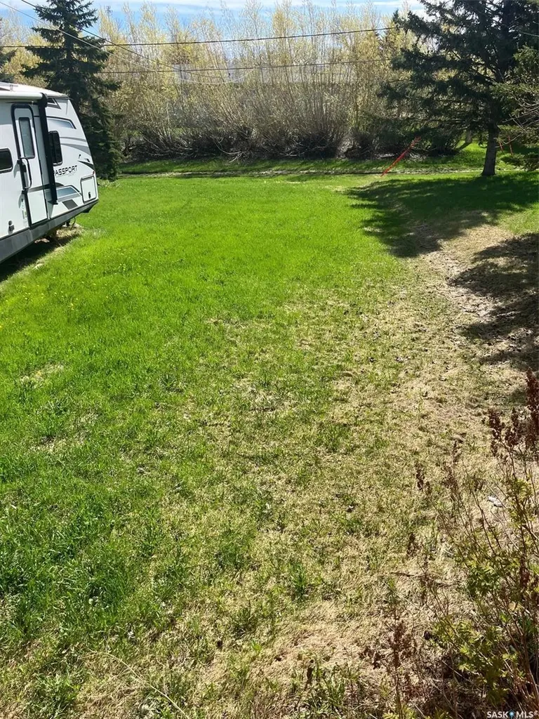 402 3rd Street NW Ituna SK S0A 1N0