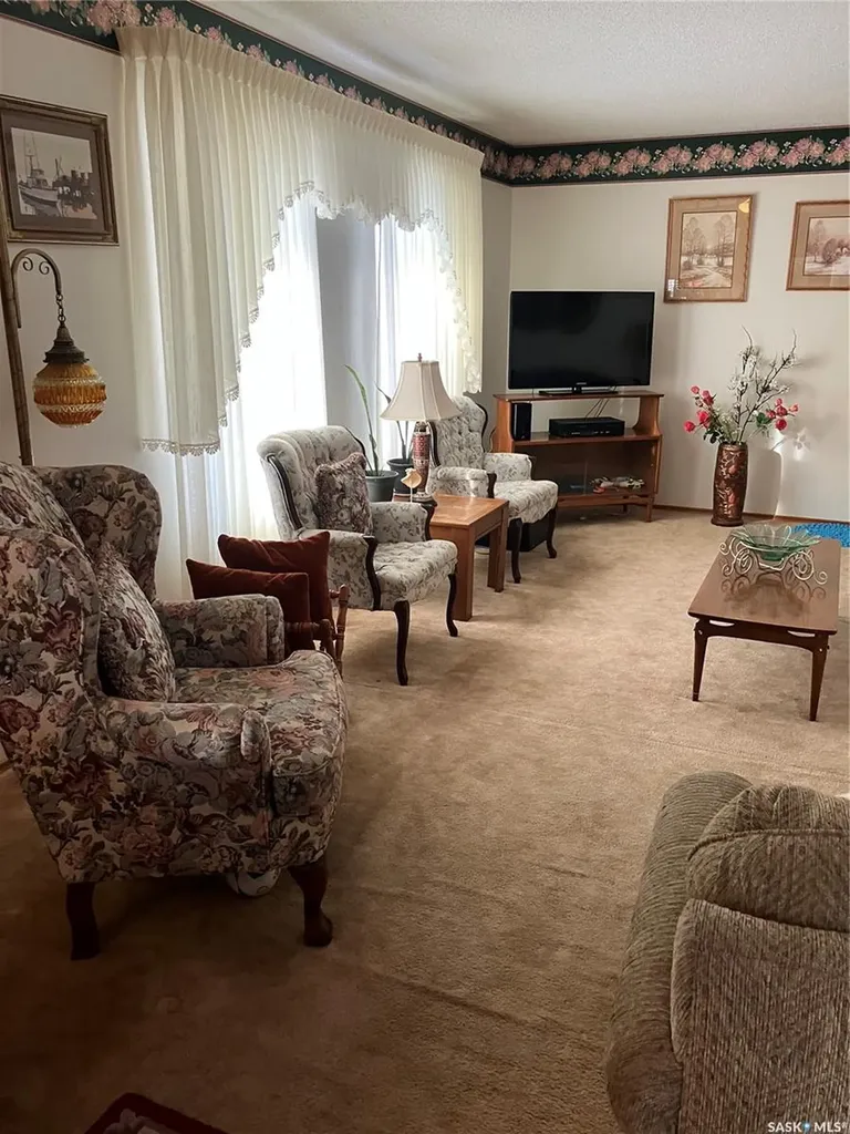 402 3rd Street NW Ituna SK S0A 1N0