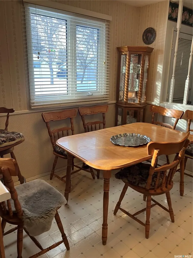 402 3rd Street NW Ituna SK S0A 1N0