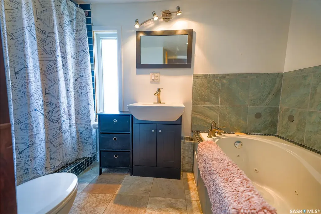 1455 9th Avenue NE Moose Jaw SK S6J 1C6