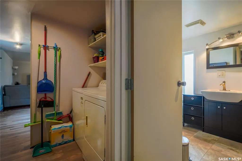 1455 9th Avenue NE Moose Jaw SK S6J 1C6
