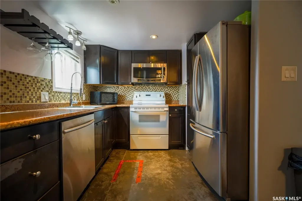 1455 9th Avenue NE Moose Jaw SK S6J 1C6