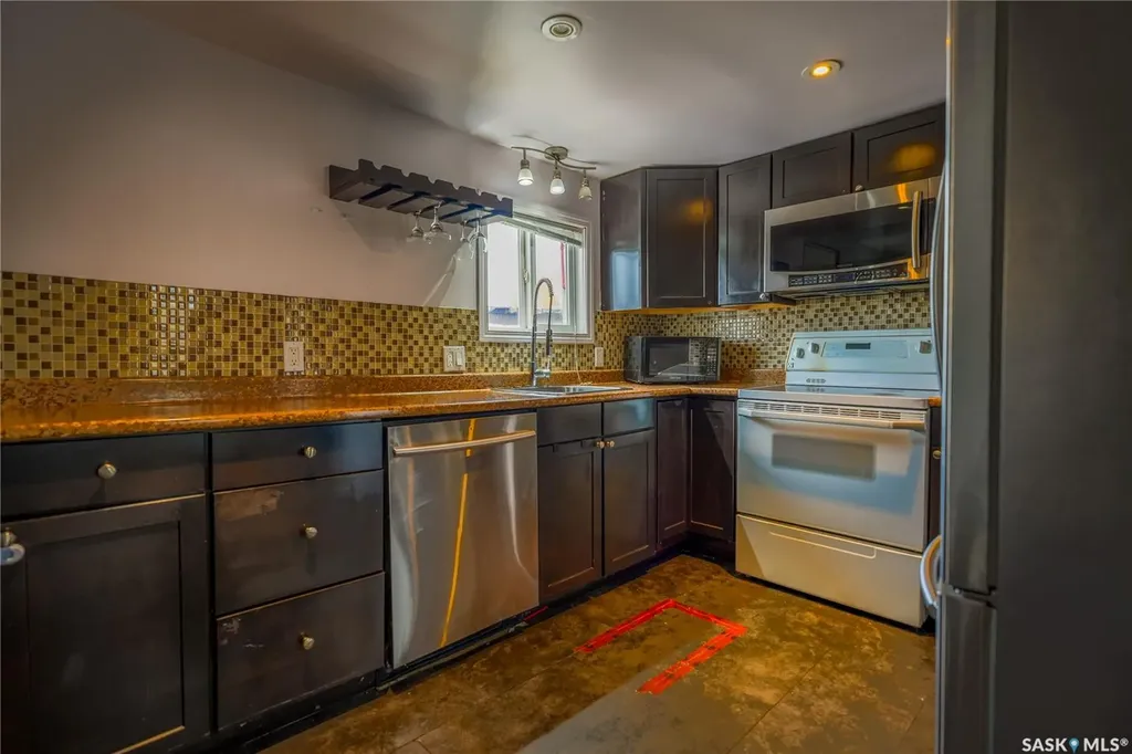 1455 9th Avenue NE Moose Jaw SK S6J 1C6