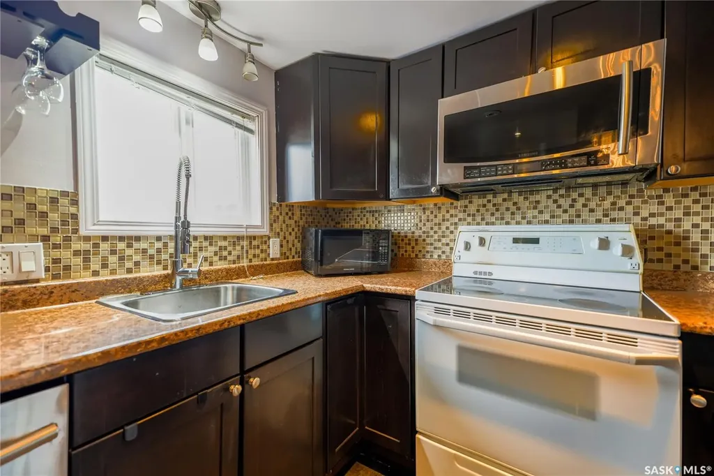 1455 9th Avenue NE Moose Jaw SK S6J 1C6