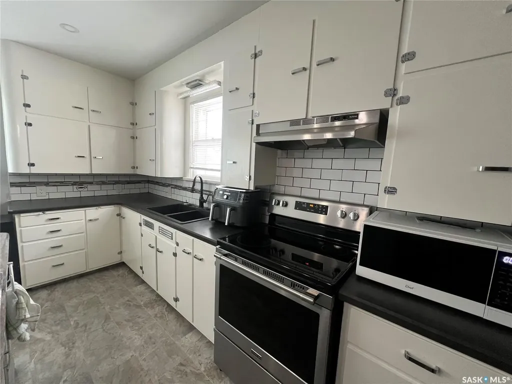 596 1st Avenue NE Swift Current SK S9H 2B7