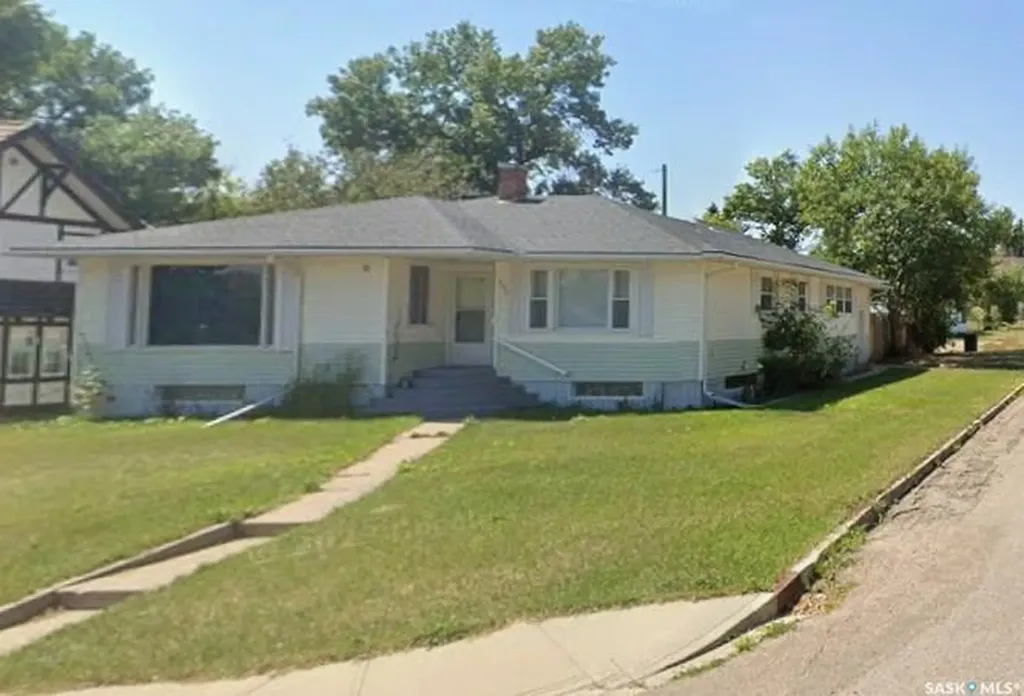 596 1st Avenue NE Swift Current SK S9H 2B7