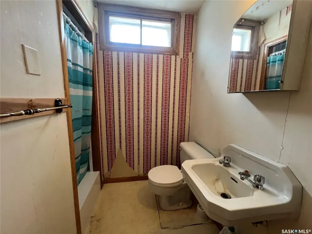 596 1st Avenue NE Swift Current SK S9H 2B7