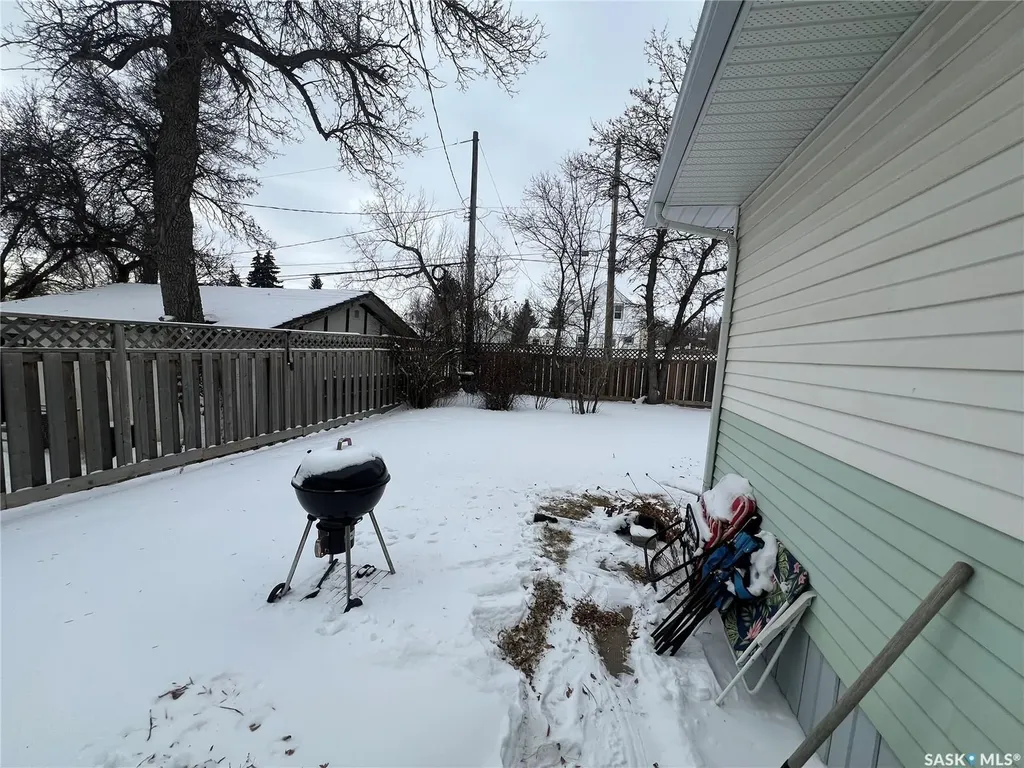 596 1st Avenue NE Swift Current SK S9H 2B7