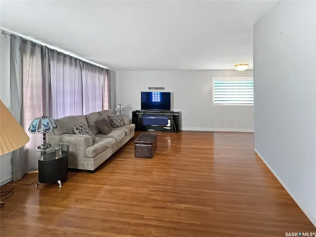 596 1st Avenue NE Swift Current SK S9H 2B7