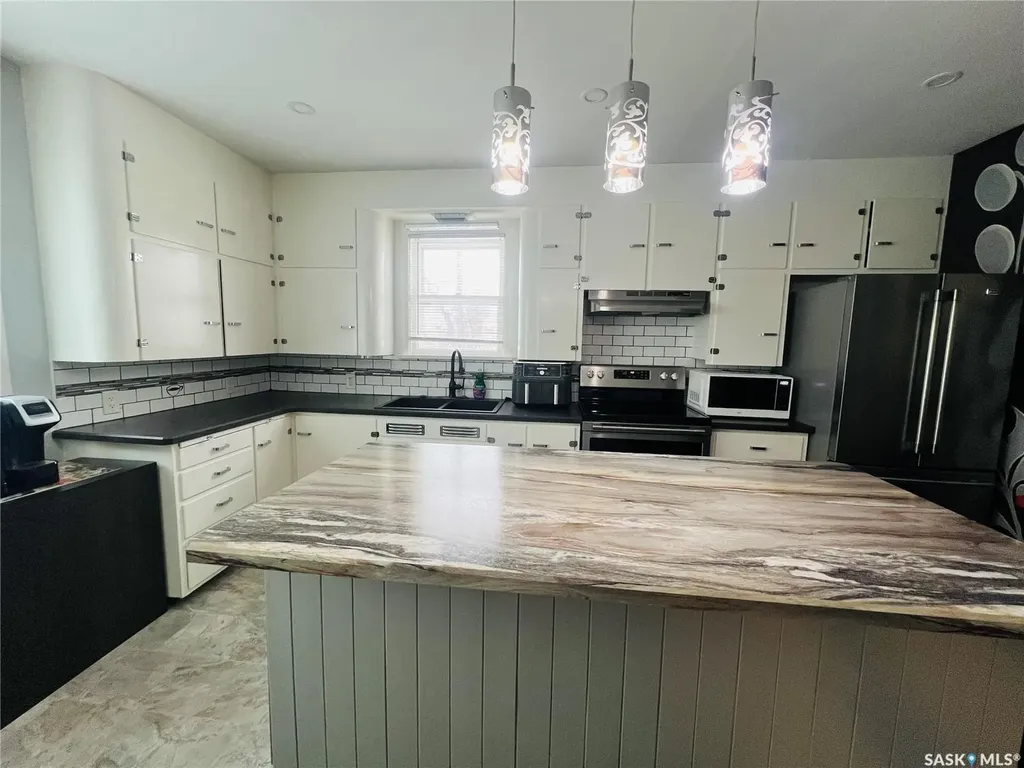 596 1st Avenue NE Swift Current SK S9H 2B7