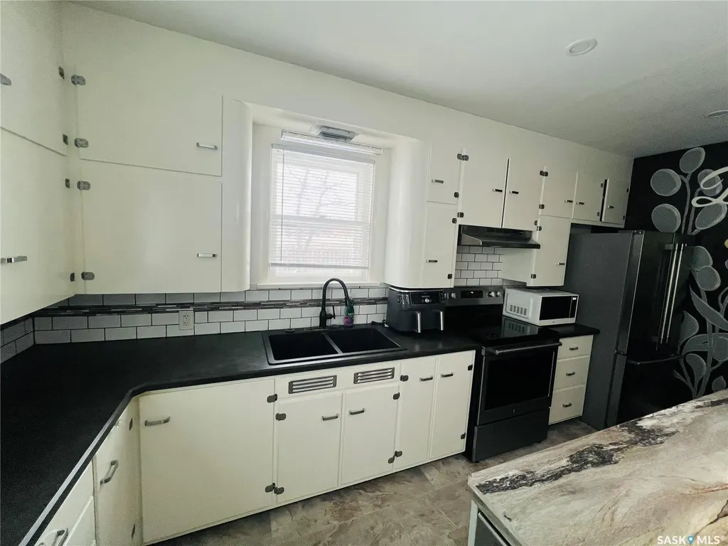 596 1st Avenue NE Swift Current SK S9H 2B7