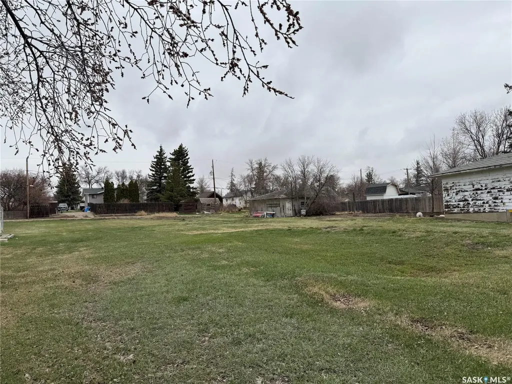 129 7th Avenue SW Eston SK S0L 1A0