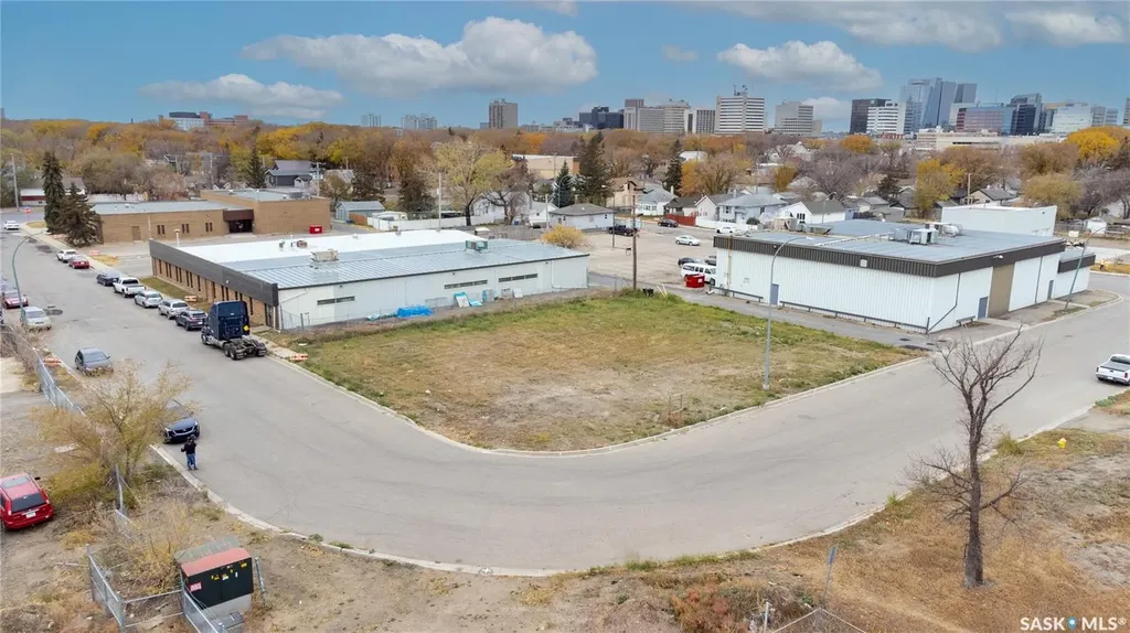 1614 Quebec Street Regina SK S4P 1J2