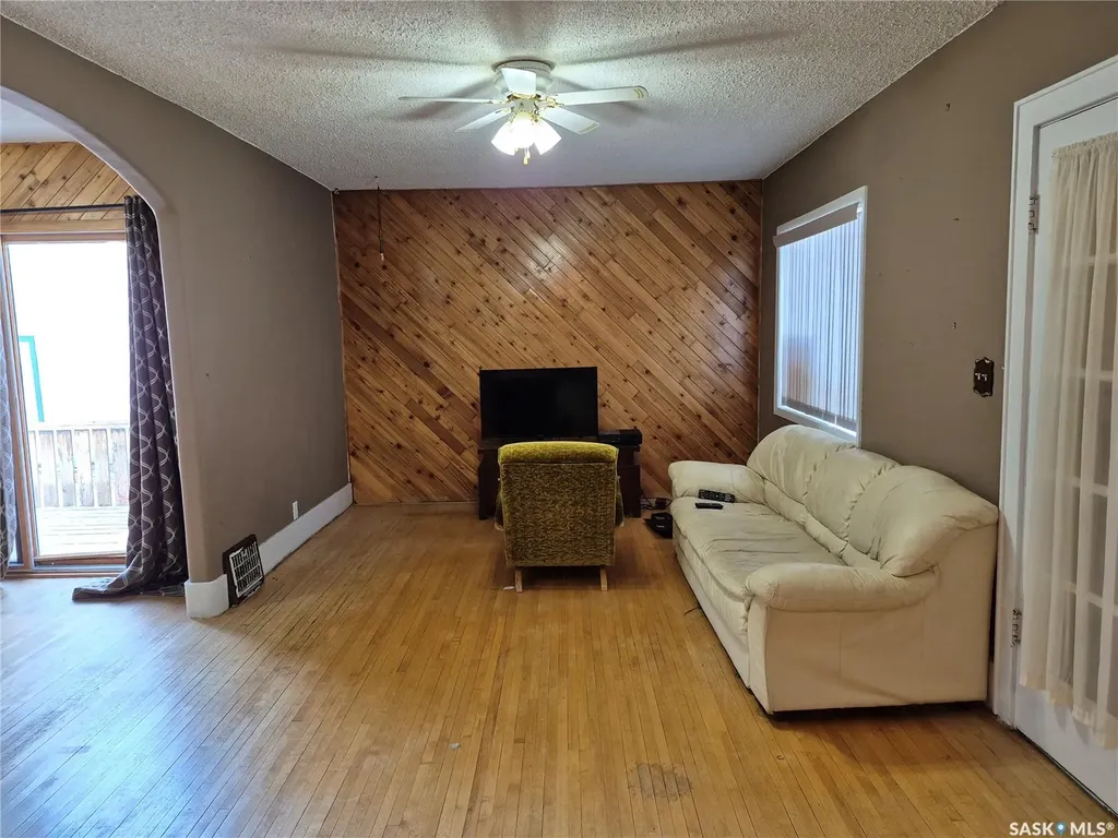133 1st Street W Ponteix SK S0N 1Z0