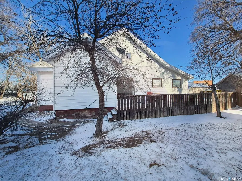 133 1st Street W Ponteix SK S0N 1Z0