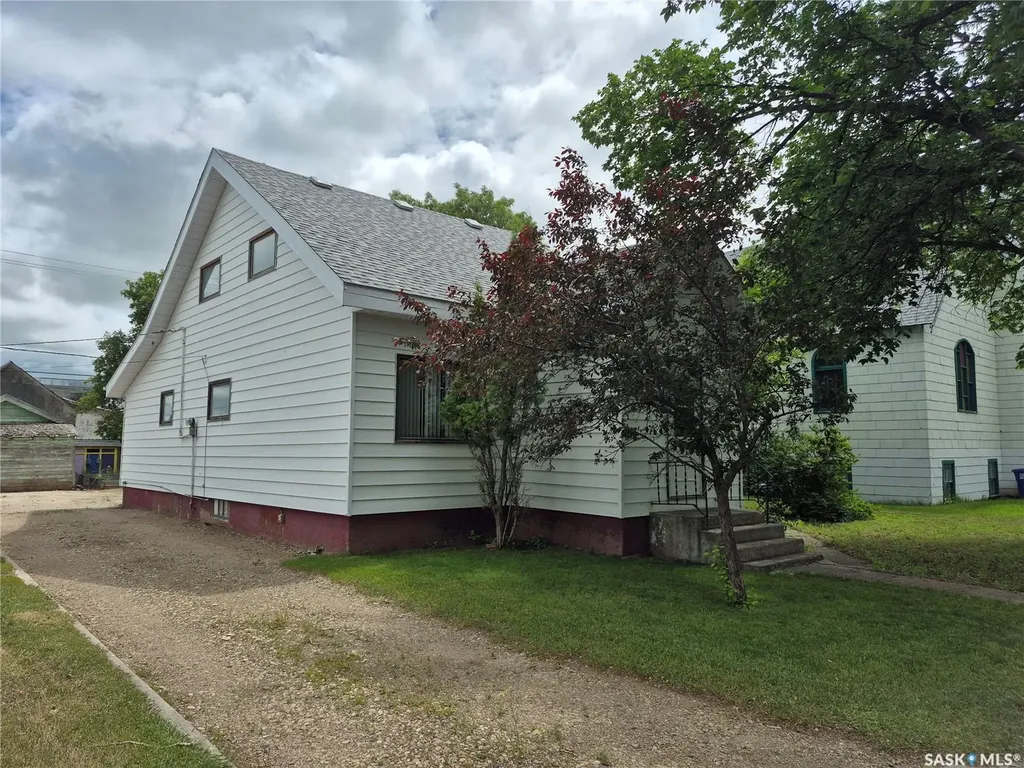 133 1st Street W Ponteix SK S0N 1Z0