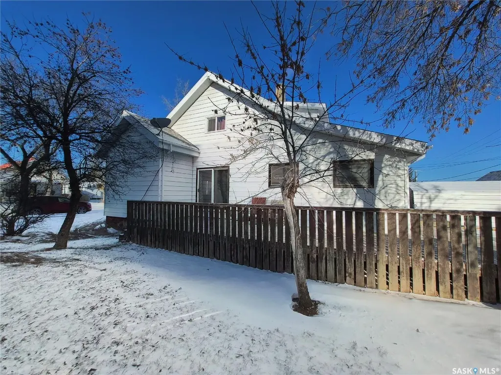 133 1st Street W Ponteix SK S0N 1Z0