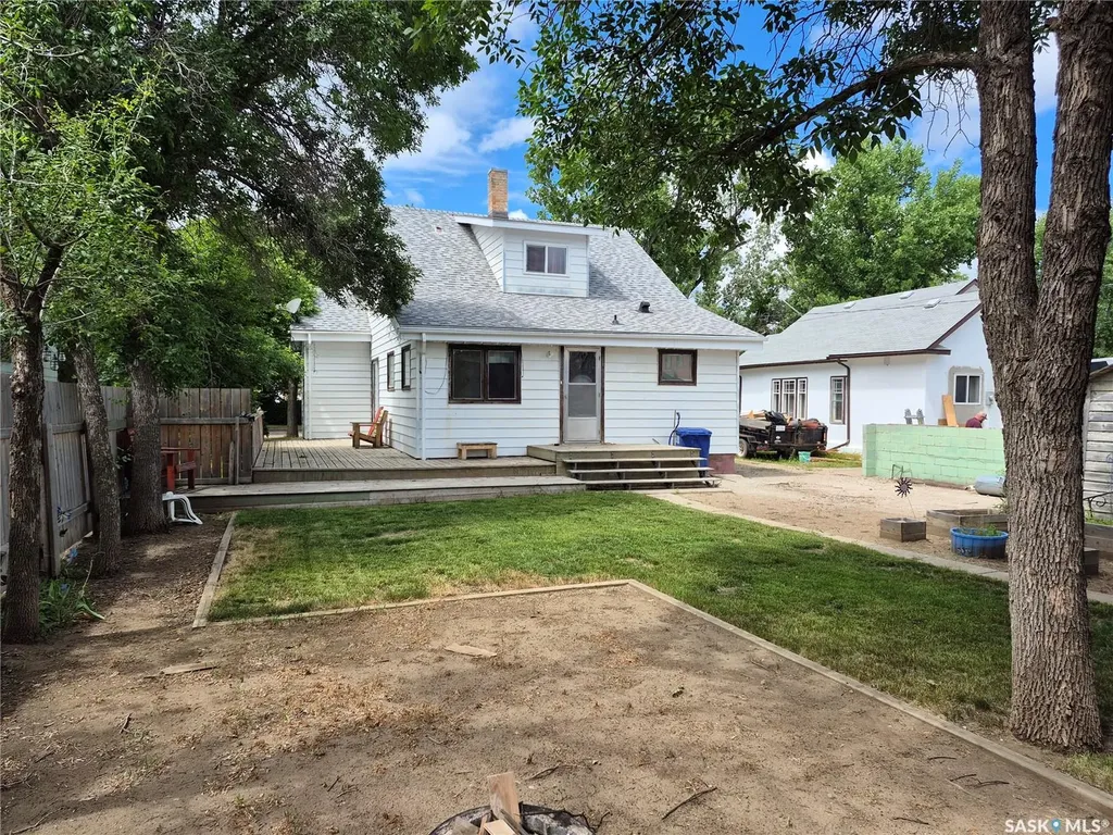 133 1st Street W Ponteix SK S0N 1Z0